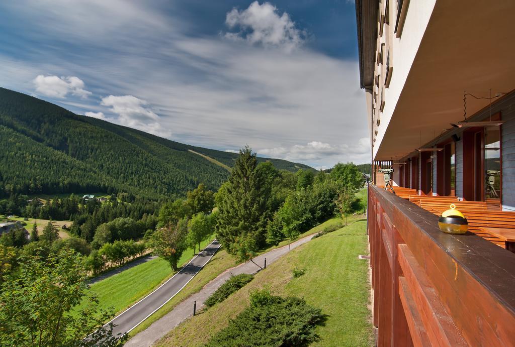 Hotel Adam Špindlerŭv Mlýn Exteriör bild